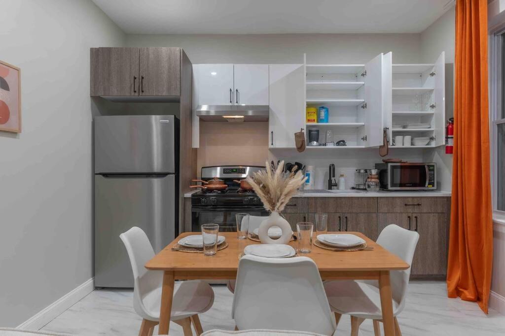 Pumpkin Premise By Airport, 5 Beds, Sleeps 8, Book 7 Days, Get 20 Percent Off Lägenhet Newark Exteriör bild