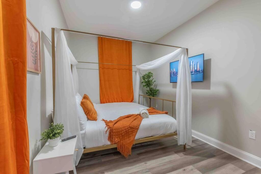 Pumpkin Premise By Airport, 5 Beds, Sleeps 8, Book 7 Days, Get 20 Percent Off Lägenhet Newark Exteriör bild